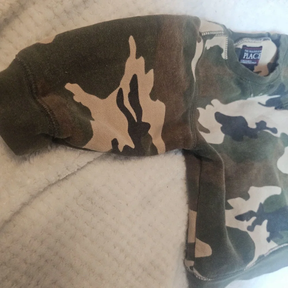 The Children's Place‎ Camouflage Crewneck (size: 18 mo.)